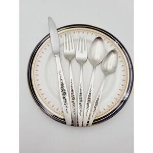 International Deep Silver LAUREL MIST Set 20 Pcs. 4 Place Setting Silverplate